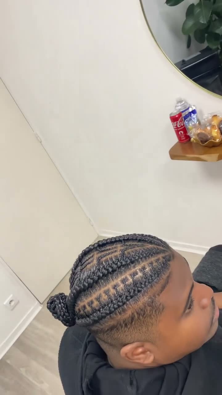 Vidéo Tresses collées pleine tête design chez Braidsquad