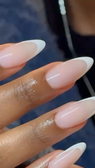 Vidéo Extension capsules gel + French chez NAILS SBK