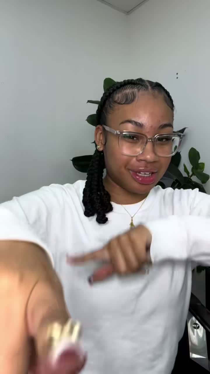 Vidéo Tresses collées pleine tête design chez Braid squad