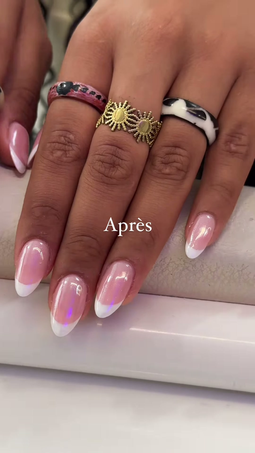 Vidéo Pose de faux ongles gel X avec capsules americaines chez Rouge Paris 17 Batignolles