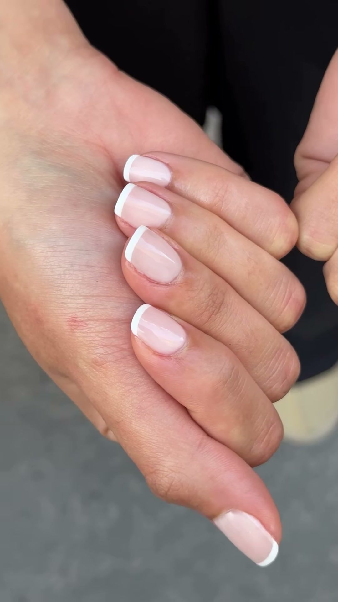 Vidéo Manucure complète et pose de vernis semi-permanent chez Rouge Levallois
