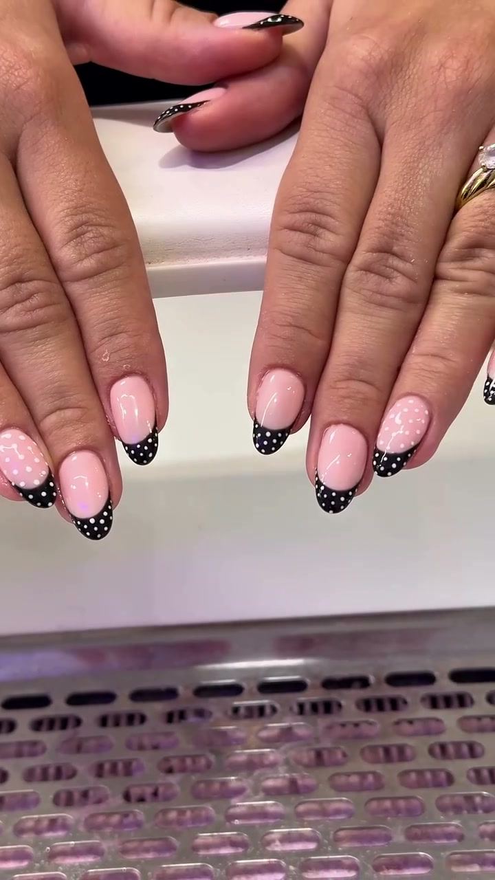 Vidéo Consultation et devis Nail Art chez Rouge Paris 4
