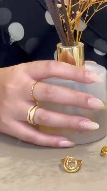 Vidéo Gel - Remplissage d'ongles et pose de vernis semi-permanent coloré chez Jm Nail Art