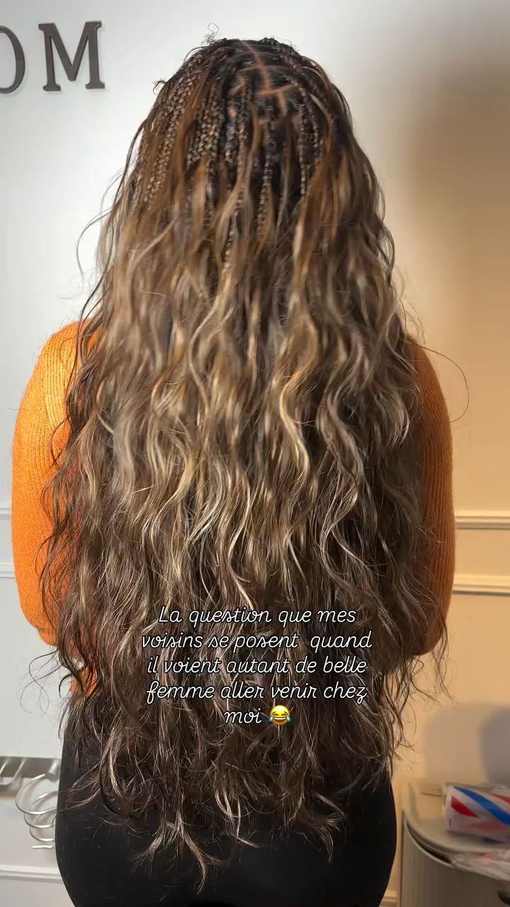 Vidéo Boohoo Braid Zoe Kravitz court chez Hairoom by Julieta