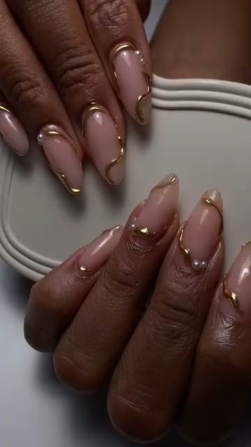 Vidéo Extensions d'Ongles chez Krystl nails n co