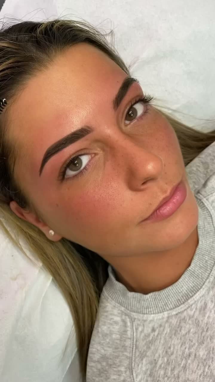 Vidéo Micropigmentation chez Aurelie BrowQueen