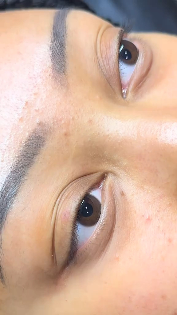 Vidéo Remplissage cil à cil sur pose de moins 3 semaines chez MLZ BEAUTY