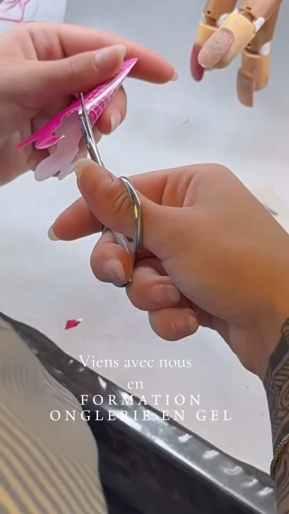 Vidéo Remplissage cil à cil sur pose de moins 3 semaines chez MLZ BEAUTY