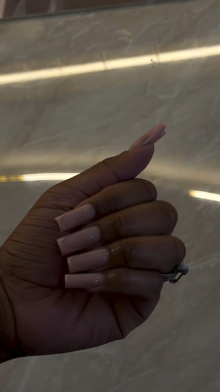 Vidéo Manucure russe + Extension Gel chez LUCIA BEAUTY