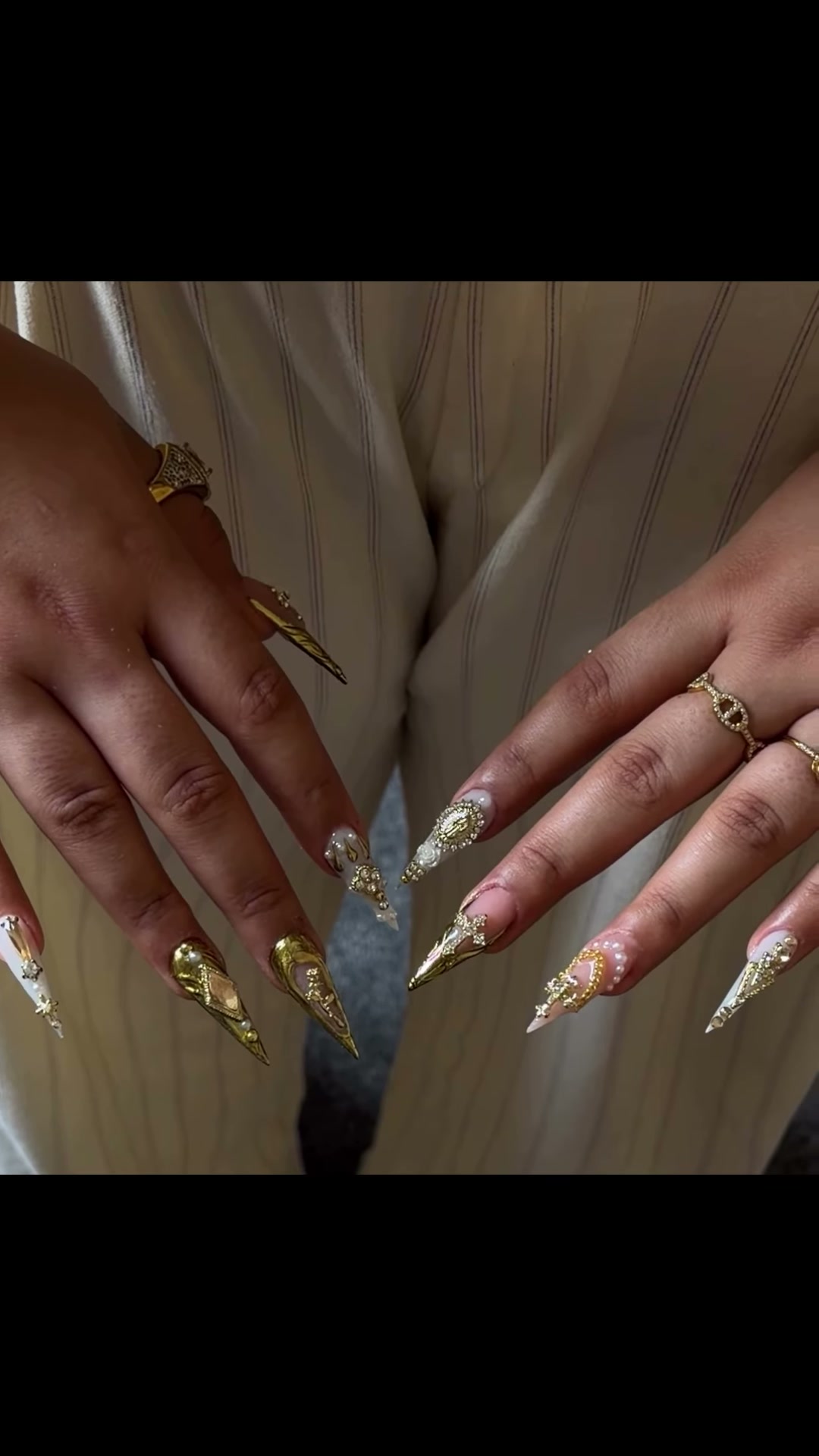 Vidéo Nail art simple/Nail art chargé/3d/airbrush/strass/bijoux/chrome / cat eyes … chez DY NAILZ