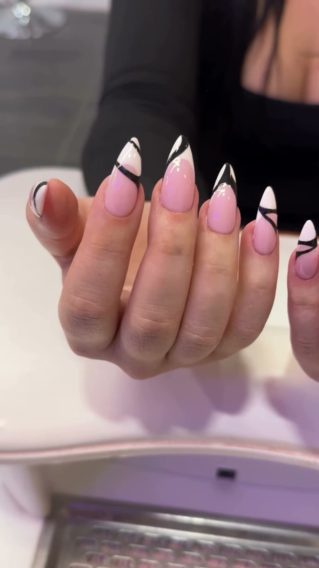 Vidéo Consultation et devis Nail Art chez Rouge Paris 4