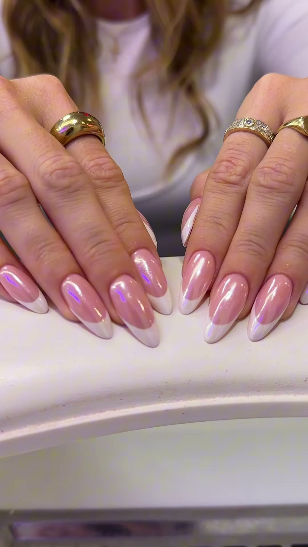 Vidéo Manucure complète et pose de vernis classic chez Rouge Paris 4