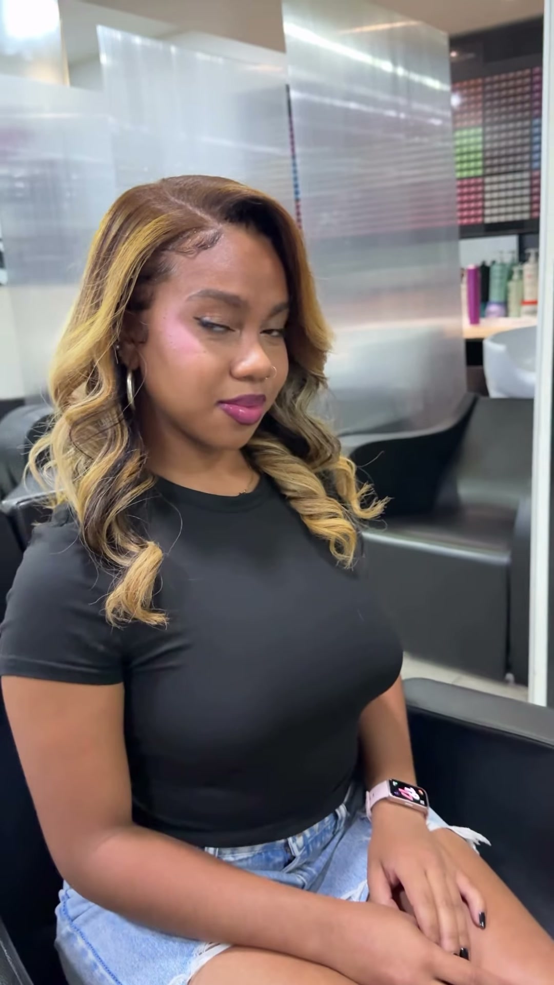 Vidéo Coloration complète, shampoing et brushing - Femme chez Mix Beauty paris