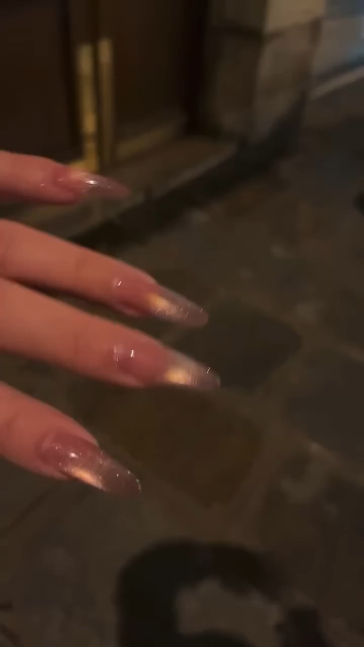 Vidéo Gel - Remplissage d'ongles et pose de vernis semi-permanent coloré chez Jm Nail Art