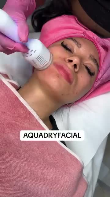 Vidéo Aqua Dry Facial chez LIYAH PARIS