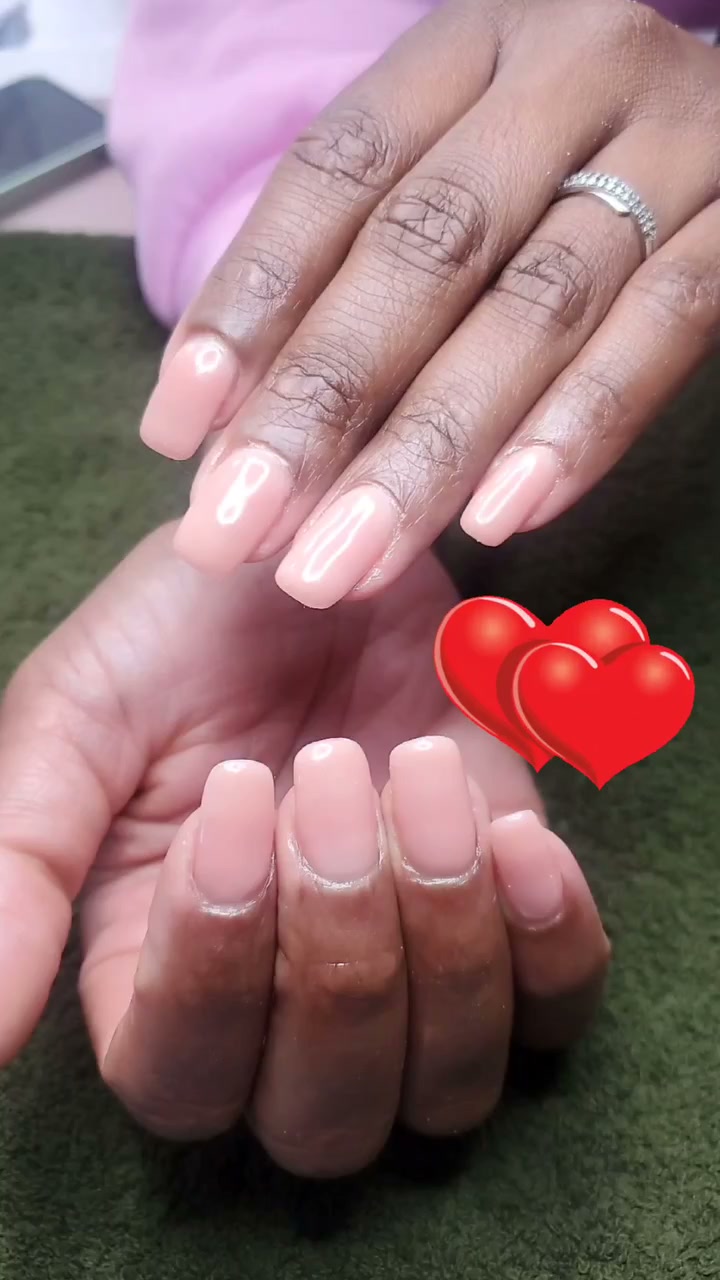 Vidéo Pose de vernis semi-permanent chez Pour la beauté