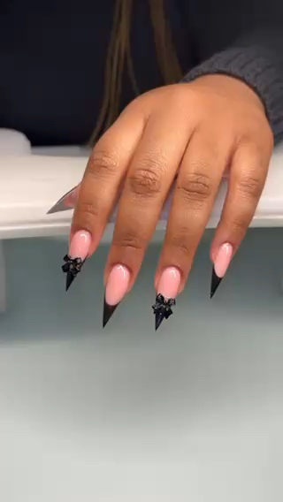 Vidéo Pose freestyle nails art charger ( devis chez Maenaails