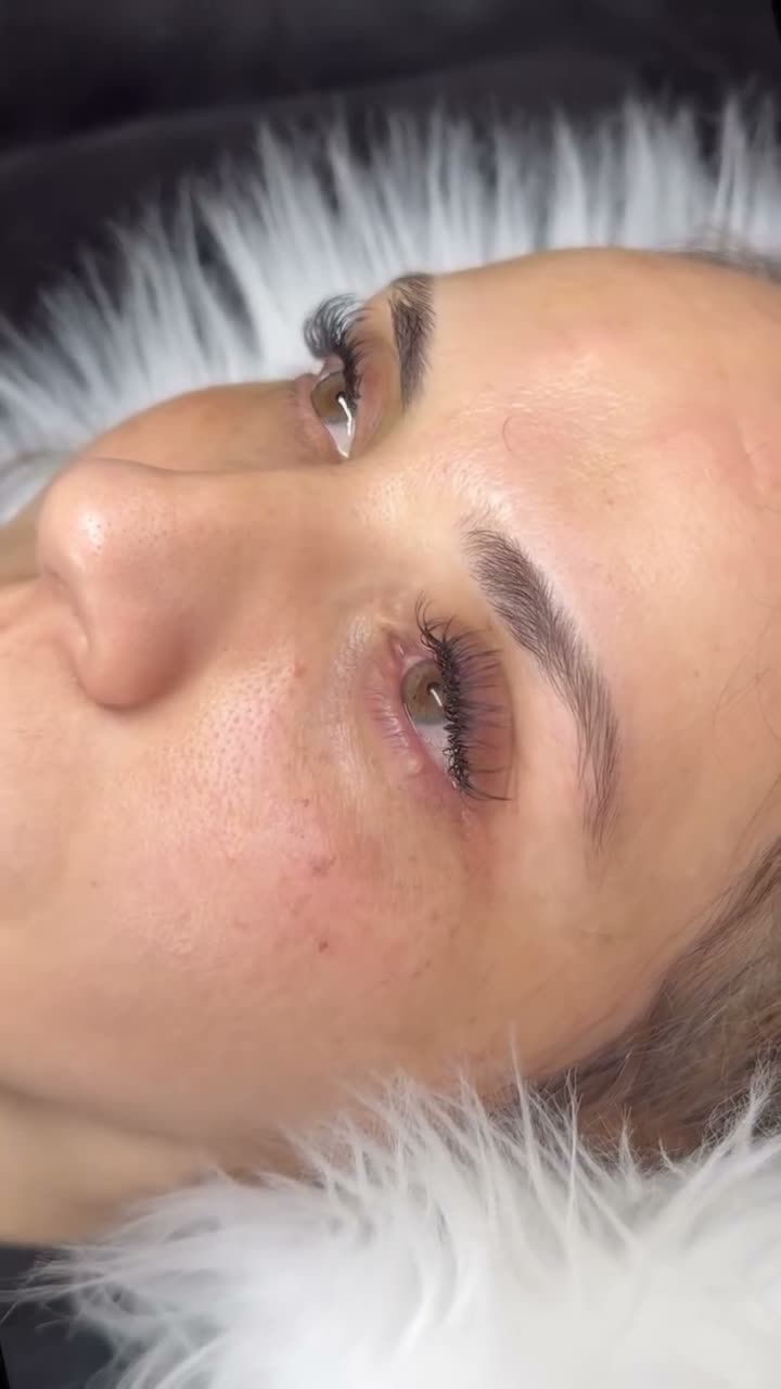Vidéo Volume Russe Intense chez 1717Lashes