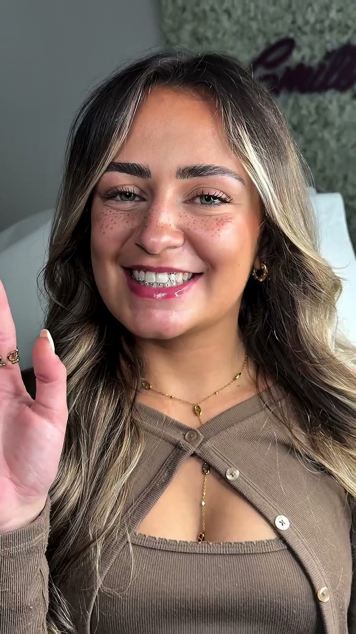 Vidéo Pose de strass dentaire composition illimité chez Smile To Slay