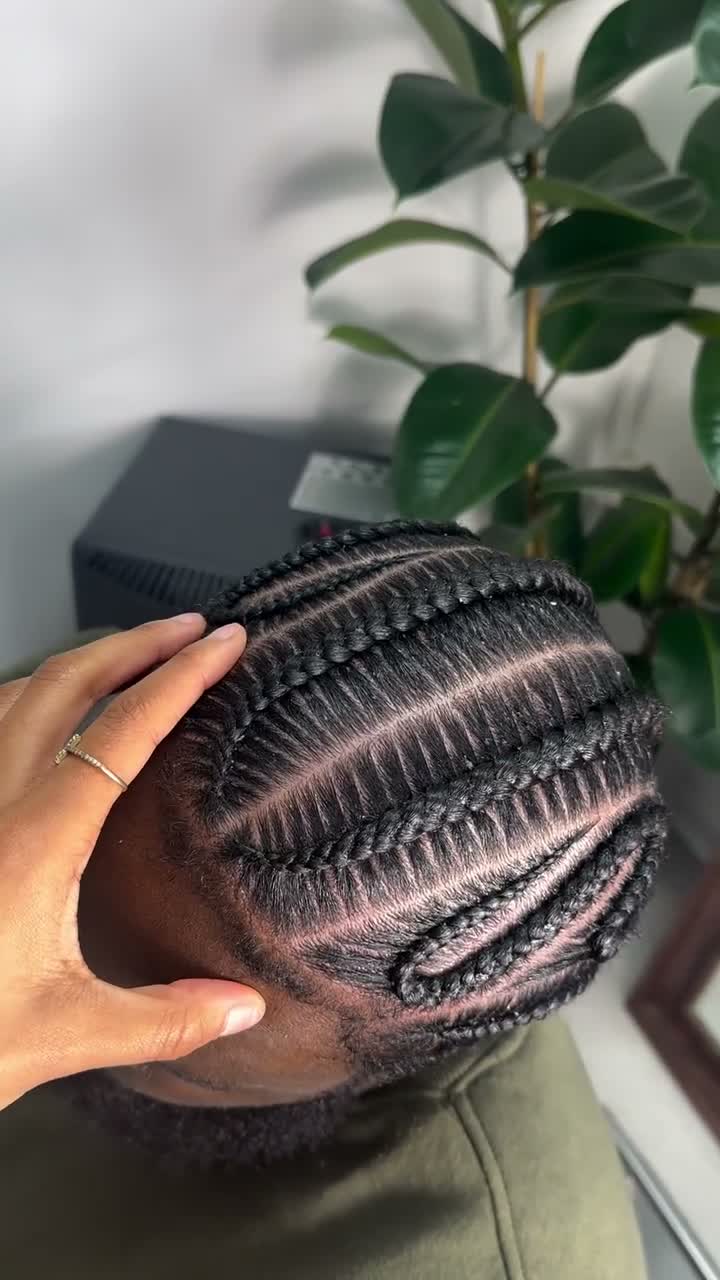 Vidéo Tresses collées pleine tête design chez Braidsquad