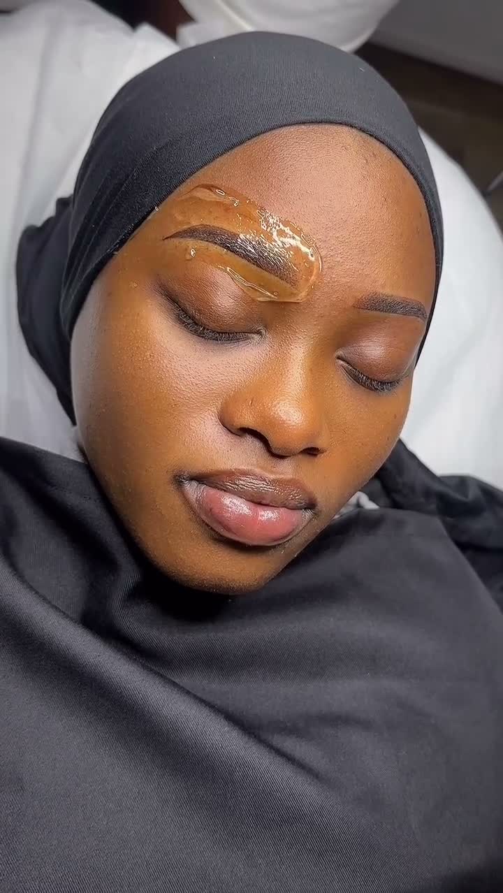Vidéo 👄 darklips 280€, 1 retouche incluse 👄 chez Lovely Brows