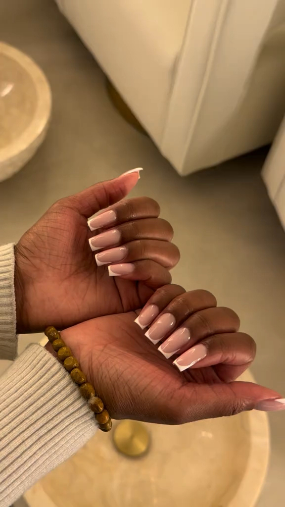 Vidéo Manucure russe + Gainage chez LUCIA BEAUTY