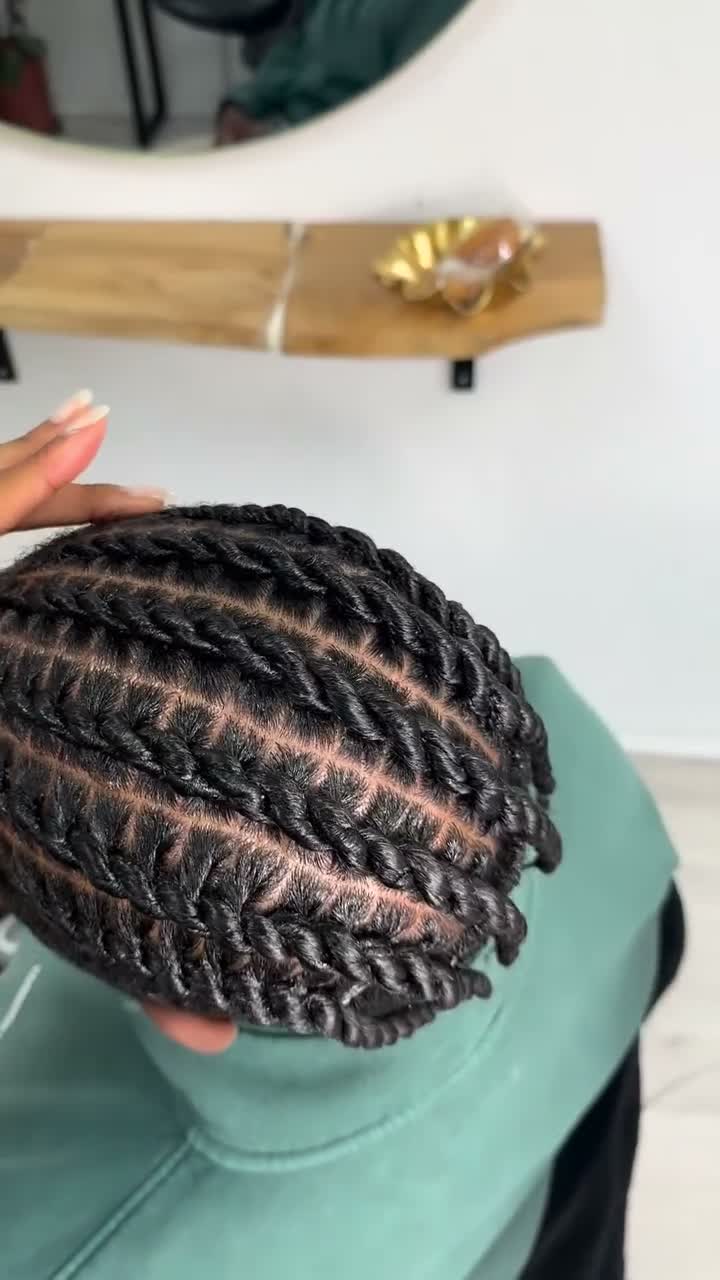 Vidéo Tresses collées pleine tête design chez Braidsquad