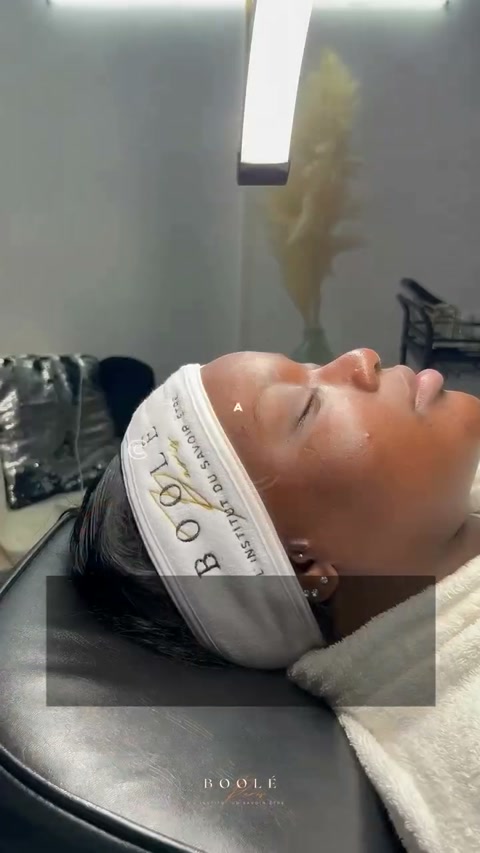 Vidéo Microneedling + Peeling doux personnalisé chez Boole Paris