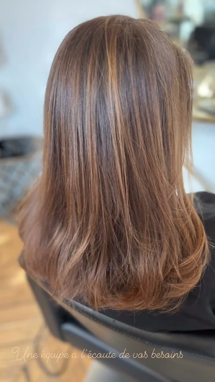 Vidéo Shampoing soin profond et brushing cheveux longs chez L'appartement Royal