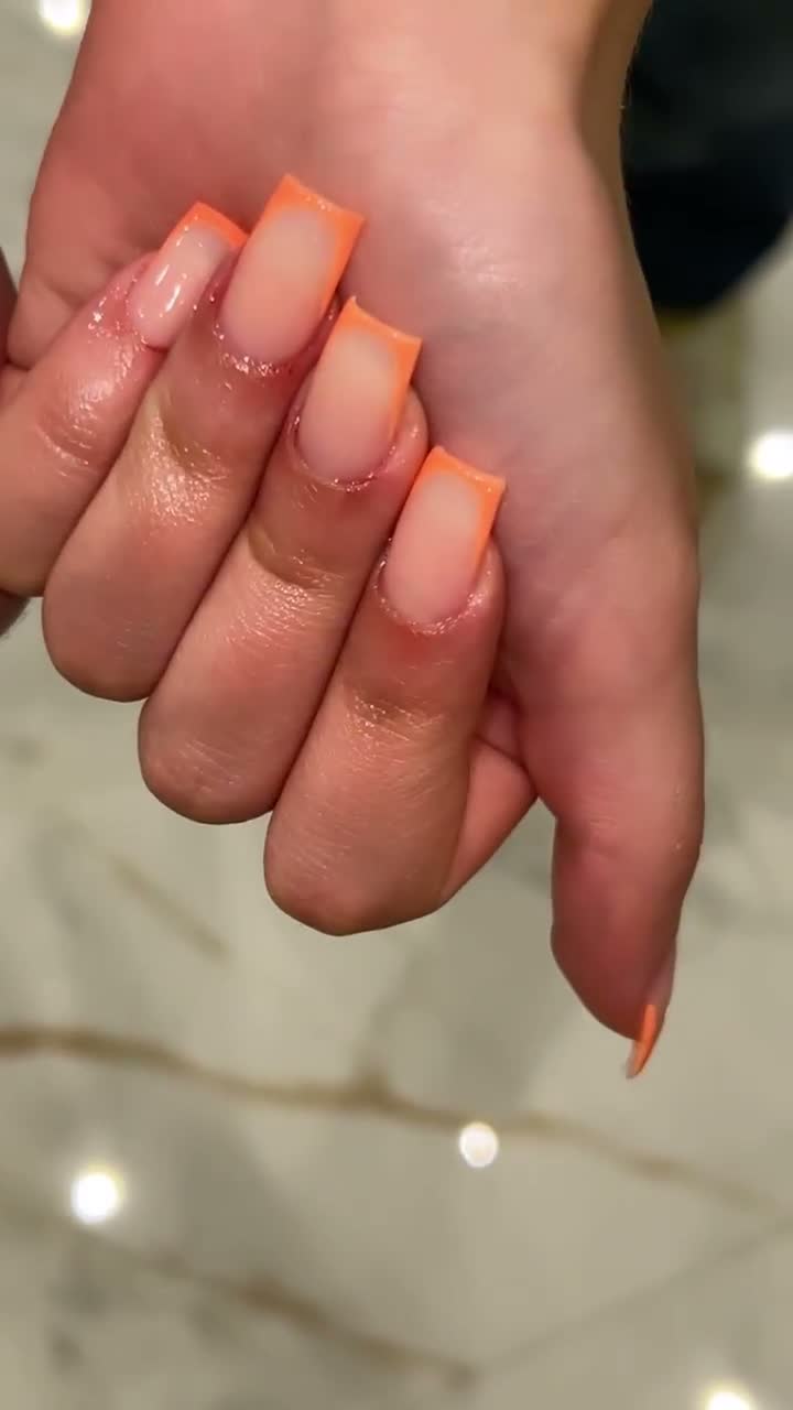 Vidéo Shampoing +soin + brushing raide chez Coco beauty Paris