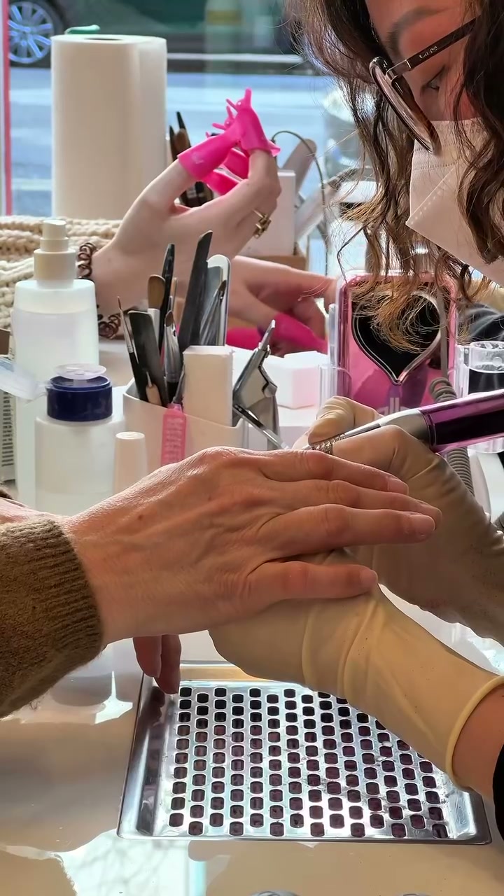 Vidéo Manucure complète chez Rouge Paris 4