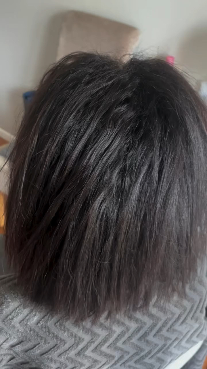 Vidéo Lissage indien sur cheveux courts/mi longs chez Ophelyat Coiffure coloriste
