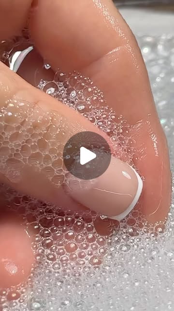 Vidéo Beauté des Mains + Pose de Vernis Semi-Permanent chez Secret Nails Beauty Bar