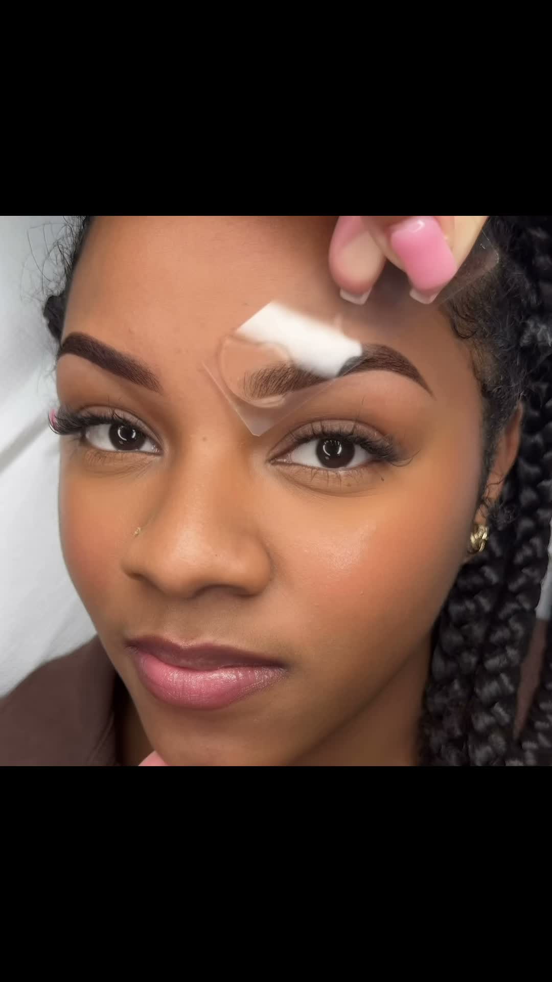 Vidéo Browlift et coloration hybride chez Aurelie BrowQueen