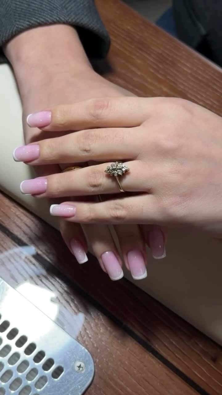 Vidéo Manucure russe chez sacree paris esthetique