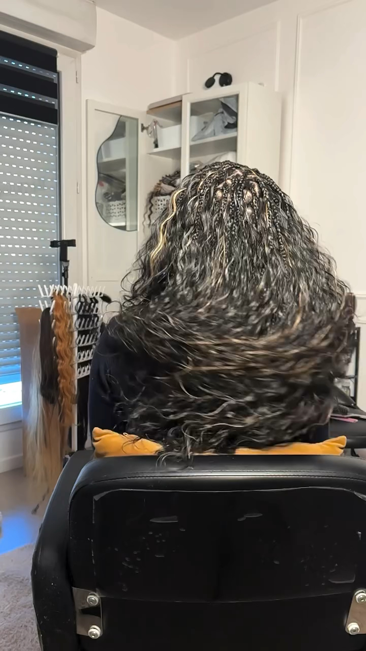Vidéo Boohoo Braid Zoe Kravitz court chez Hairoom by Julieta