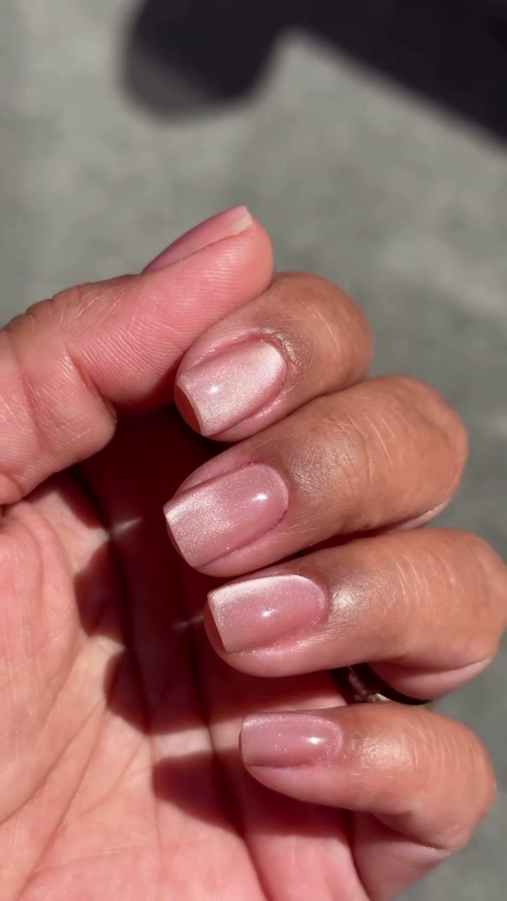 Vidéo Manucure complète et pose de vernis semi-permanent chez Rouge Neuilly