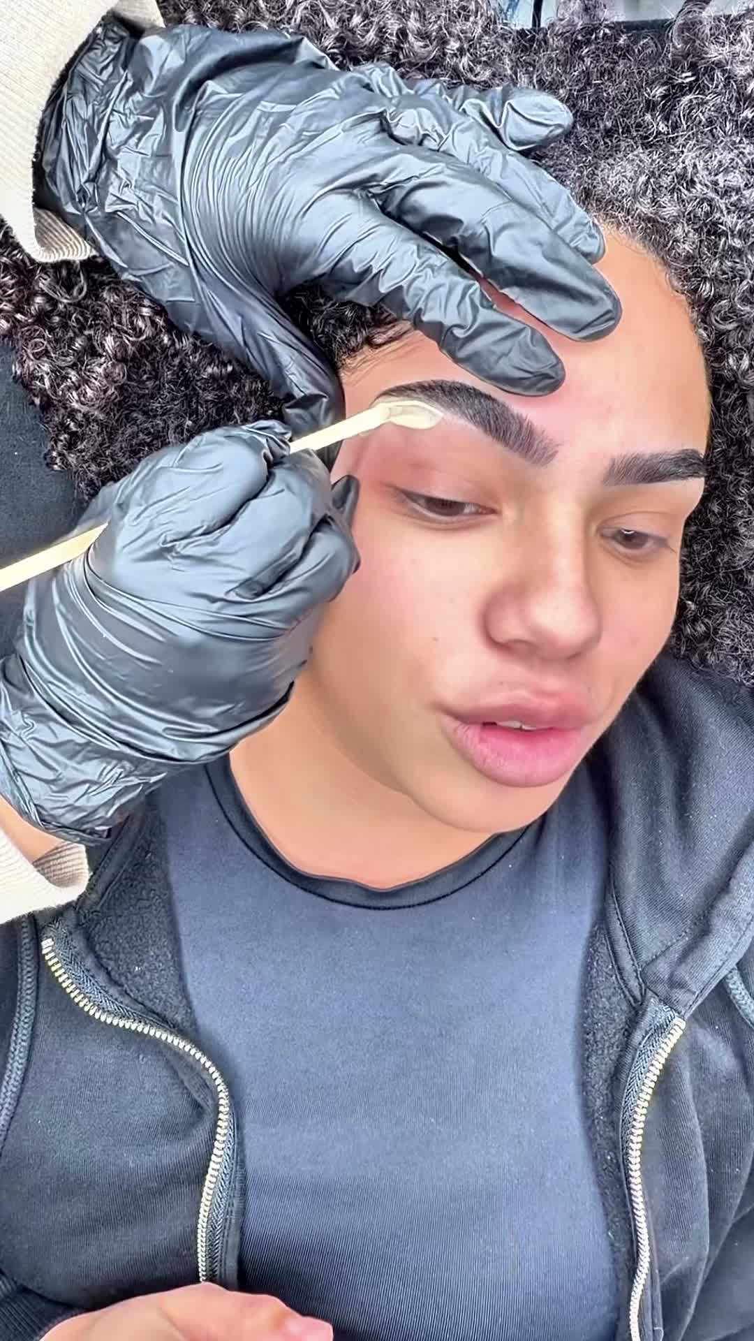 Vidéo Microshading chez Aurelie BrowQueen