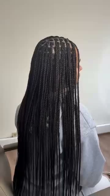 Vidéo Knotless braids chez by magique hairr