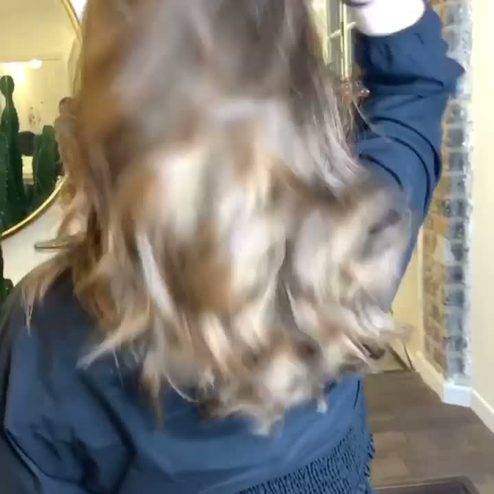 Vidéo Analyse morphologique visage : Shampoing soin profond et coupe brushing Cheveux mi-longs chez L'appartement Royal