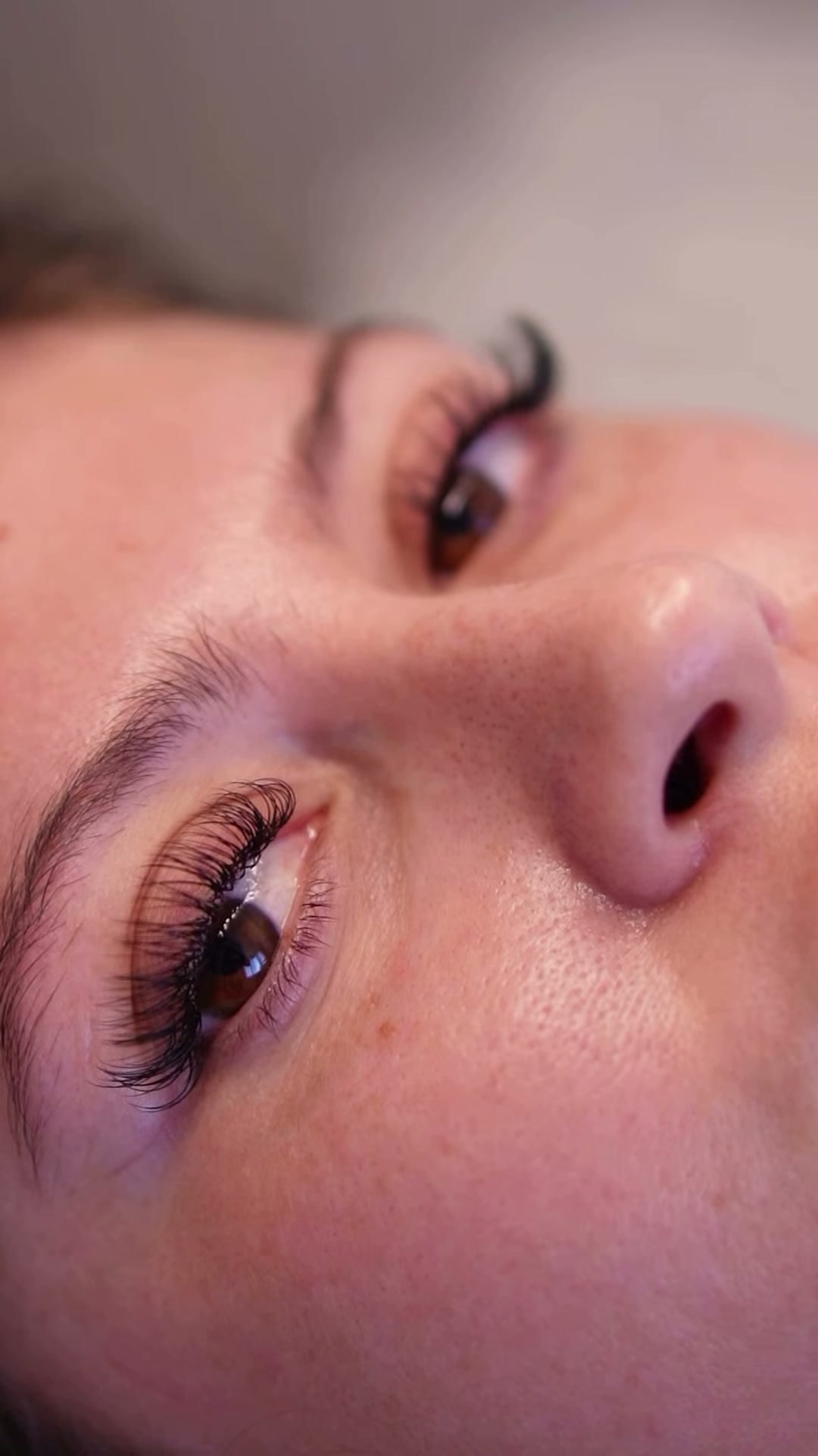 Vidéo Rehaussement de Cils chez HISHMA BEAUTY