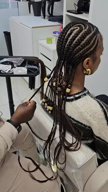 Vidéo Shampoing + coupe + brushing - Cheveux courts chez Maison Glory