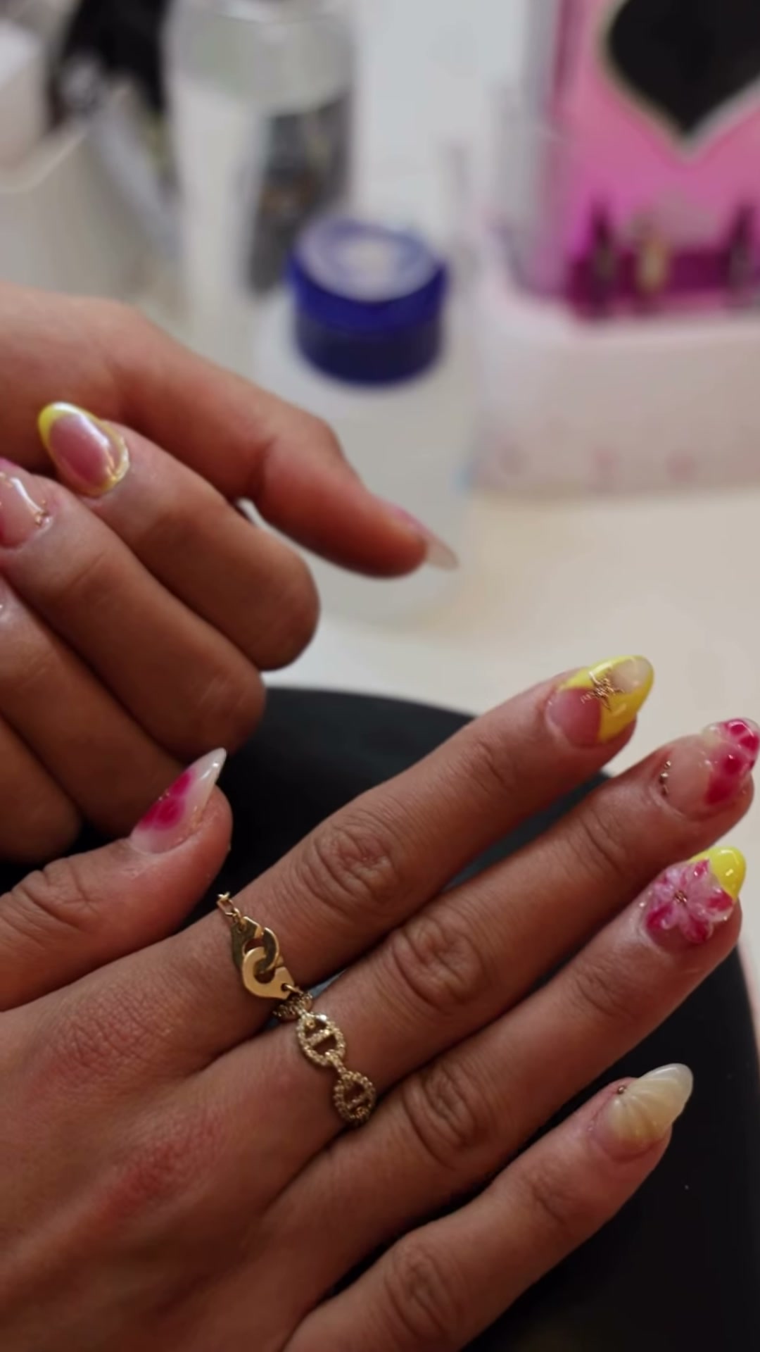 Vidéo Consultation et devis Nail Art chez Rouge Paris 4