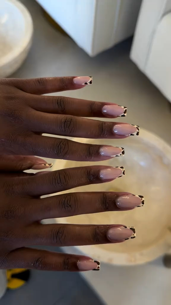 Vidéo Manucure russe + Gainage chez LUCIA BEAUTY