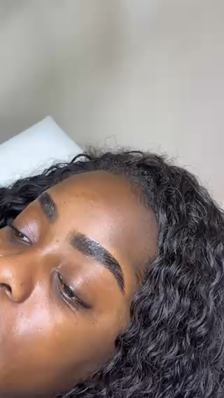 Vidéo Brows transformation 3-1 chez Slayed By LK