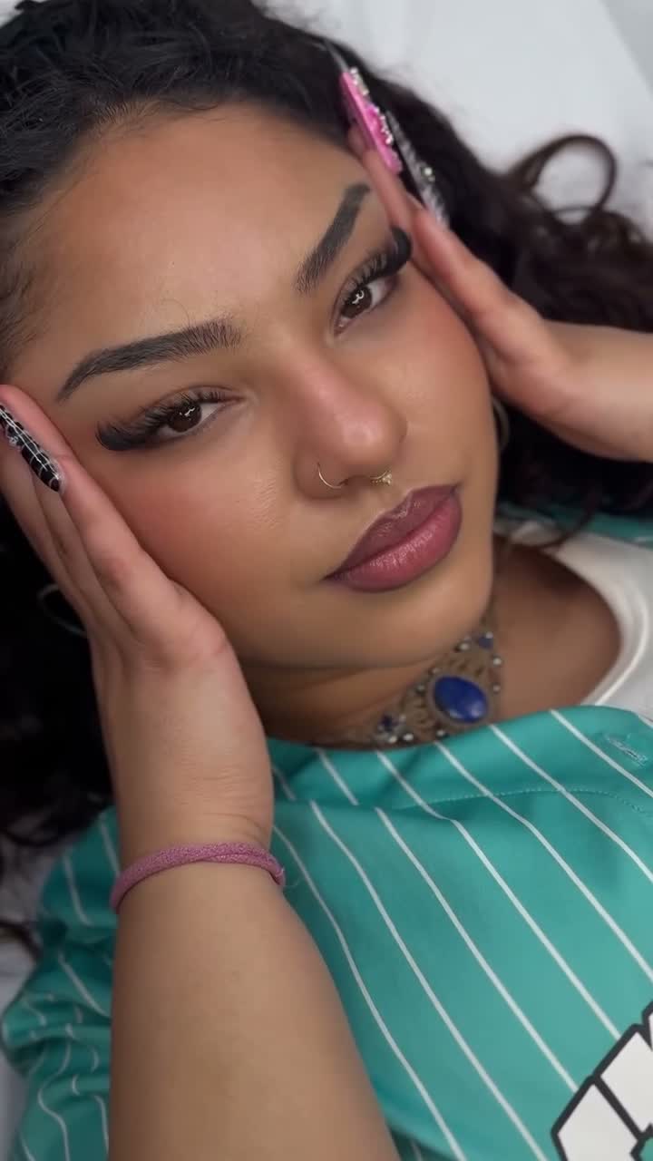 Vidéo Foxy Eyes Set chez Nourya Lashes