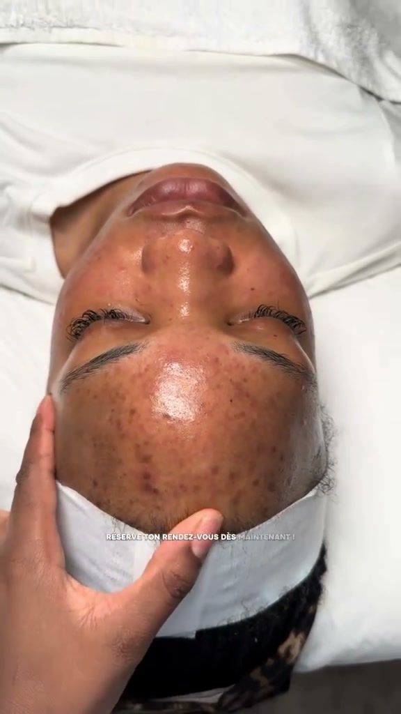 Vidéo Hydraglow purifiant - peaux grasses & imperfections chez DJENNA K INSTITUT