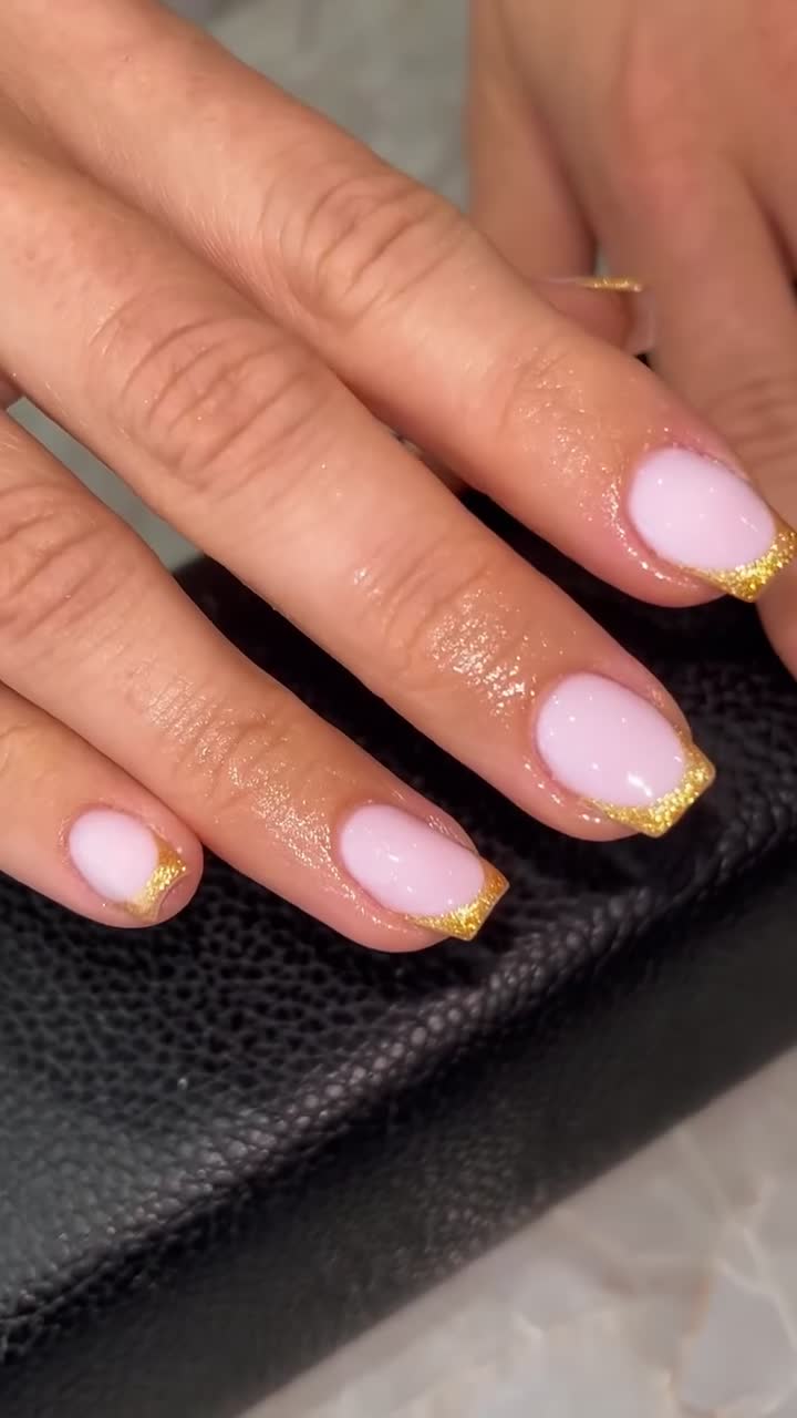 Vidéo Gainage sur ongles naturels chez Maison Emeraude