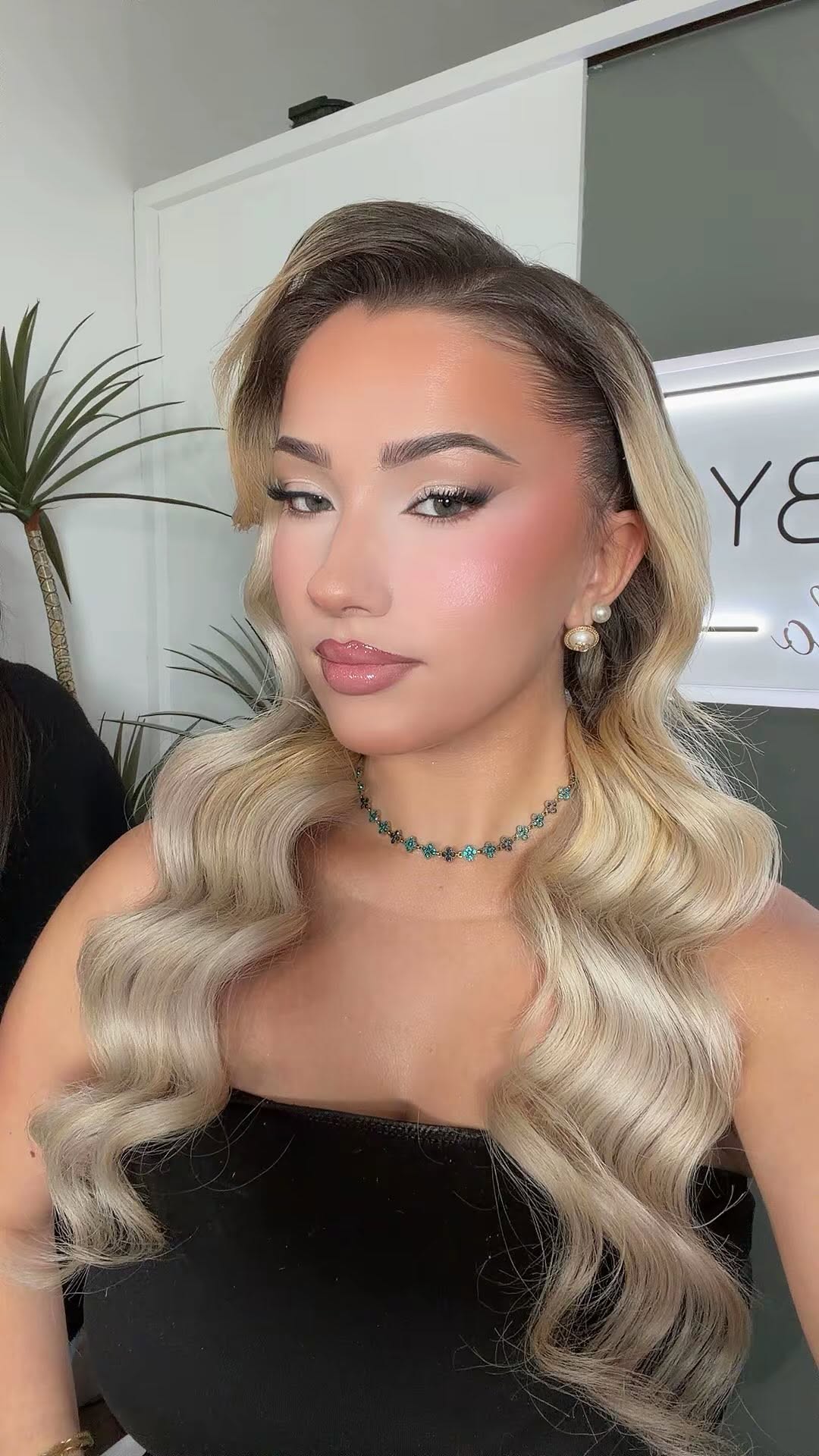 Vidéo Extensions TAPE/Adhésives chez Salon Elysées Paris