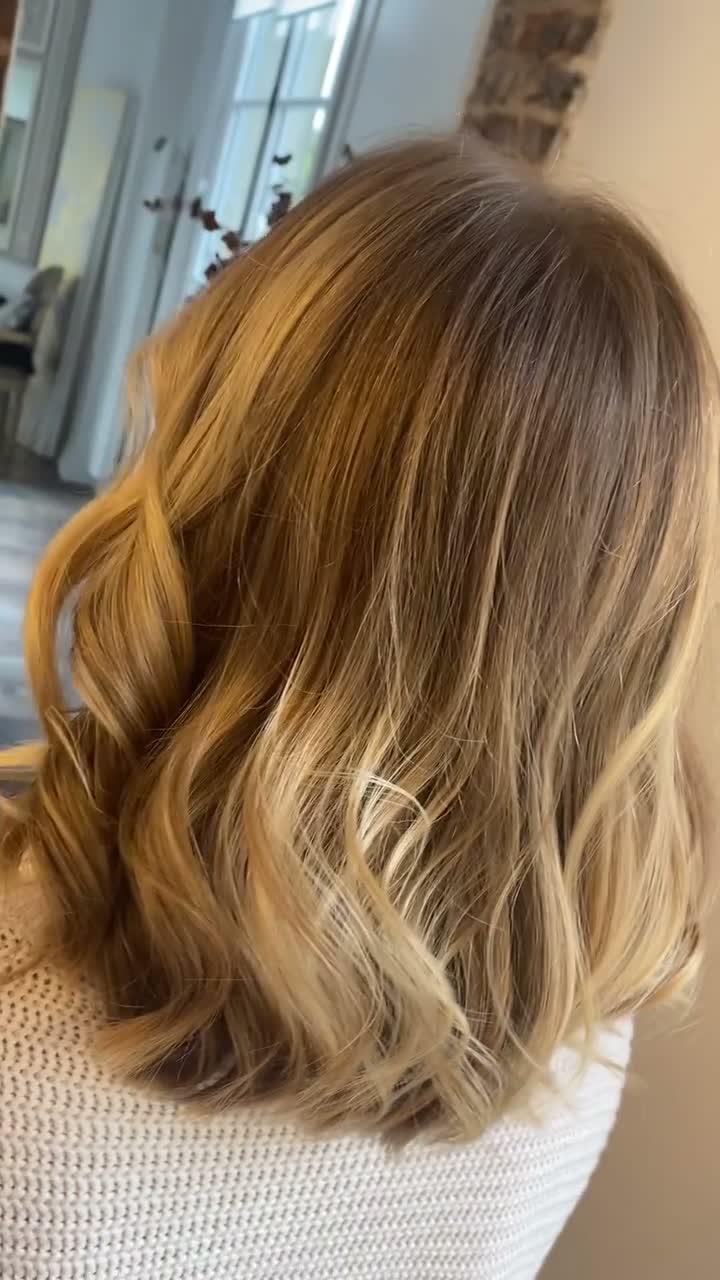 Vidéo Ombré hair gloss soin profond et coupe chvx longs brushing chez L'appartement Royal